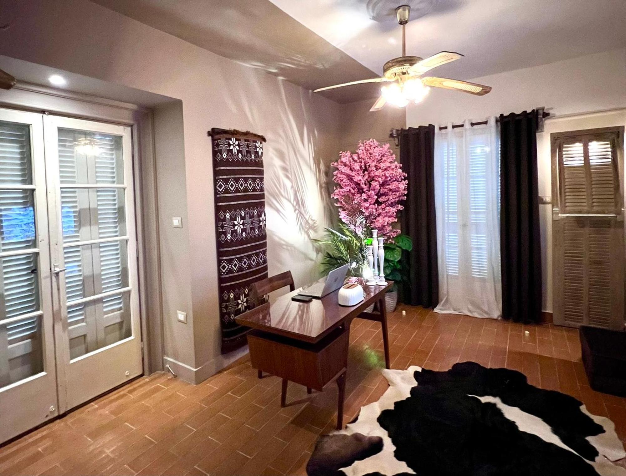 Ma Maison Cleopatra, Premium