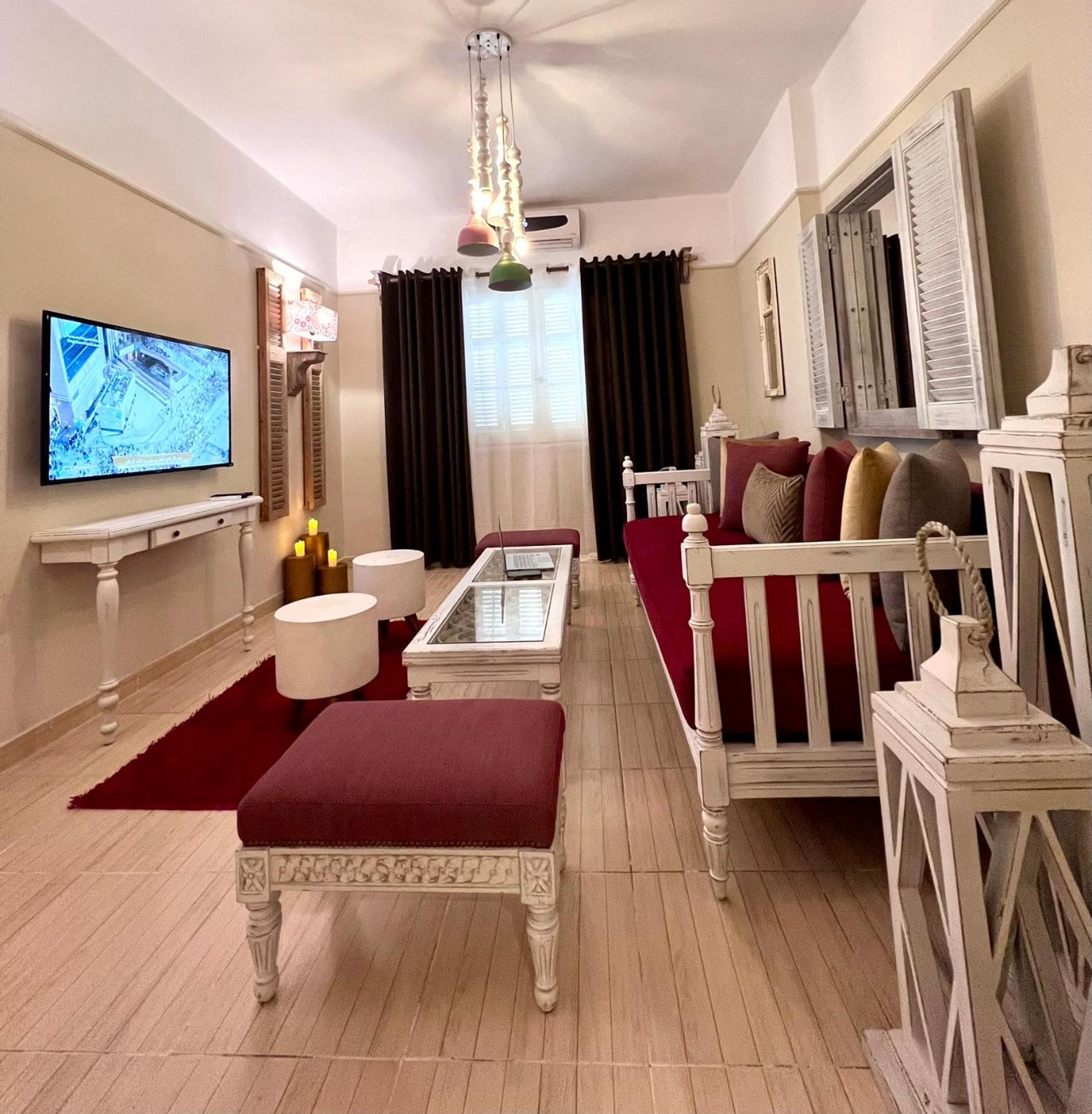 Ma Maison Cleopatra, Premium