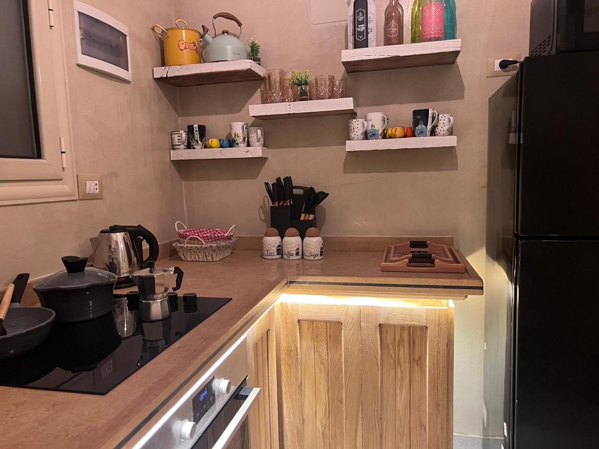 Ma Maison Cleopatra, Premium